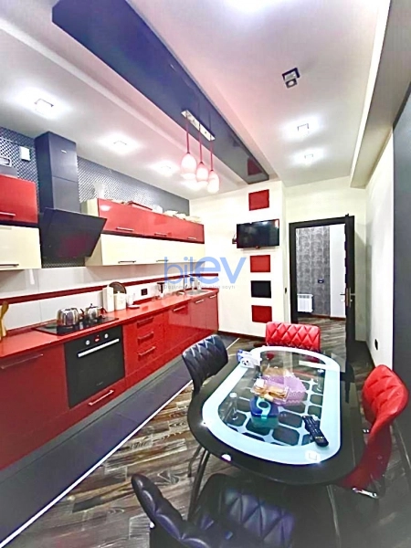 Aylıq Kirayə 3 otaqlı Yeni Tikili bina evi  135m², Bakı