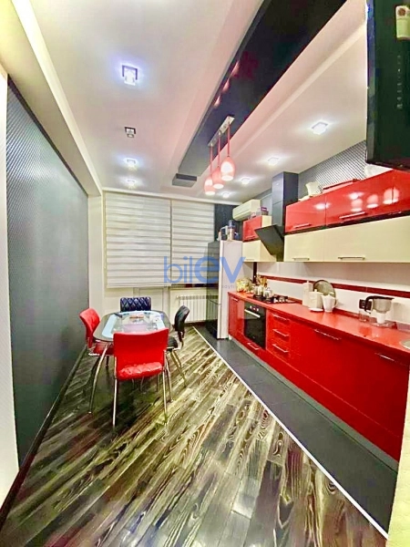 Aylıq Kirayə 3 otaqlı Yeni Tikili bina evi  135m², Bakı