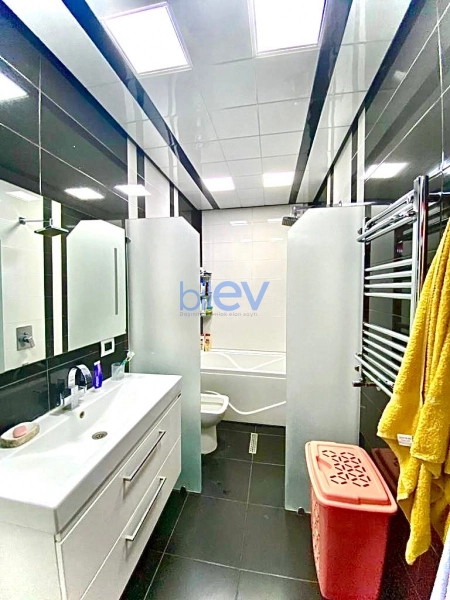 Aylıq Kirayə 3 otaqlı Yeni Tikili bina evi  135m², Bakı