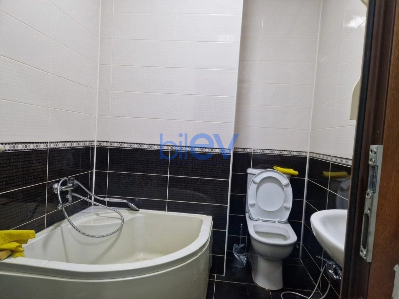 Aylıq Kirayə 3 otaqlı Yeni Tikili bina evi  130m², Bakı