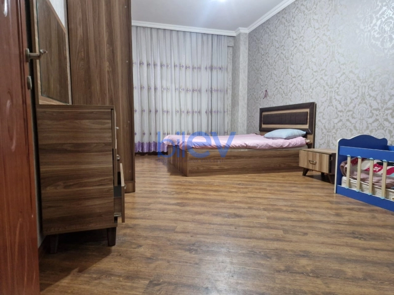 Aylıq Kirayə 3 otaqlı Yeni Tikili bina evi  130m², Bakı