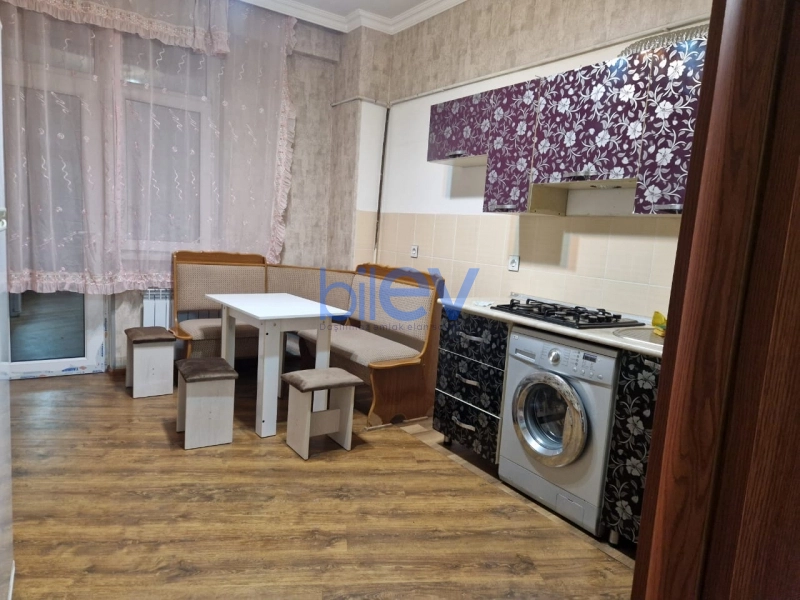 Aylıq Kirayə 3 otaqlı Yeni Tikili bina evi  130m², Bakı