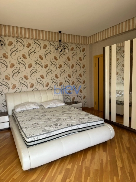Aylıq Kirayə 3 otaqlı Yeni Tikili bina evi  120m², Bakı