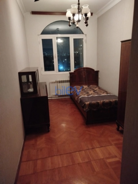 Aylıq Kirayə 3 otaqlı Köhnə Tikili bina evi  141m², Bakı