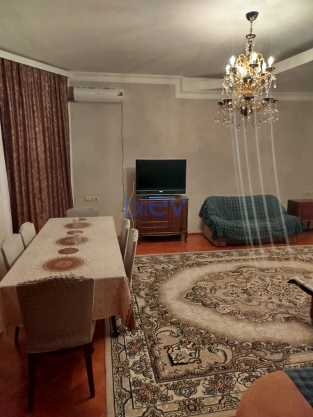 Aylıq Kirayə 3 otaqlı Köhnə Tikili bina evi  141m², Bakı