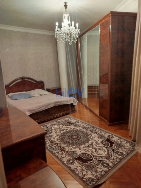 Aylıq Kirayə 3 otaqlı Köhnə Tikili bina evi  141m², Bakı