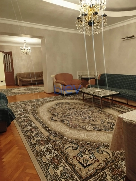 Aylıq Kirayə 3 otaqlı Köhnə Tikili bina evi  141m², Bakı