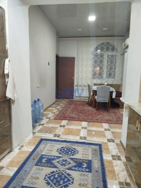 Aylıq Kirayə 3 otaqlı Köhnə Tikili bina evi  141m², Bakı