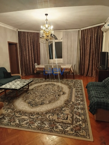 Aylıq Kirayə 3 otaqlı Köhnə Tikili bina evi  141m², Bakı