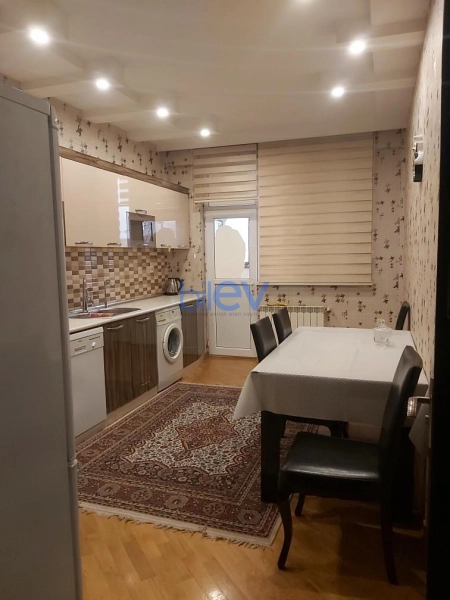 Aylıq Kirayə 3 otaqlı Yeni Tikili bina evi  98m², Bakı