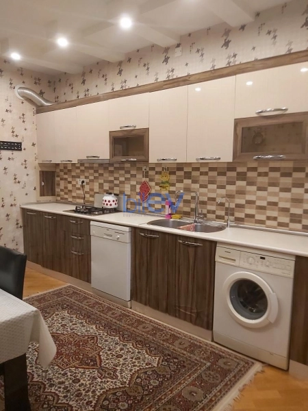 Aylıq Kirayə 3 otaqlı Yeni Tikili bina evi  98m², Bakı
