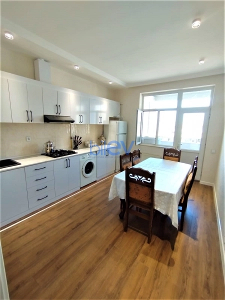 Aylıq Kirayə 2 otaqlı Yeni Tikili bina evi  82m², Bakı