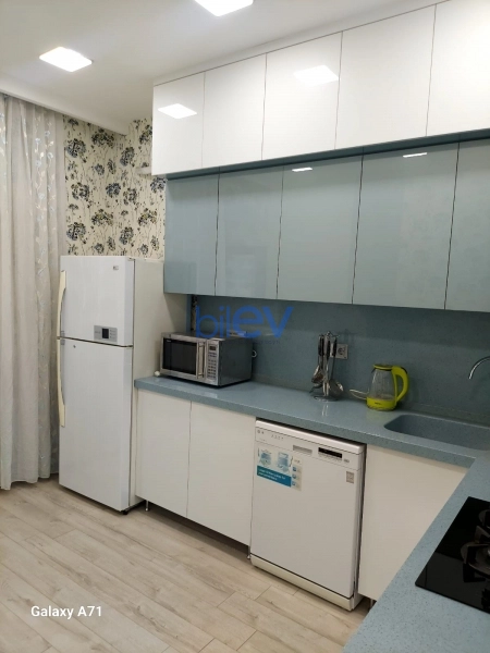 Aylıq Kirayə 3 otaqlı Yeni Tikili bina evi  98m², Bakı
