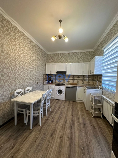 Aylıq Kirayə 4 otaqlı Həyət evi  120m², Bakı