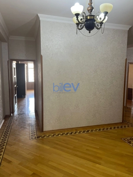Aylıq Kirayə 3 otaqlı Köhnə Tikili bina evi  164m², Bakı