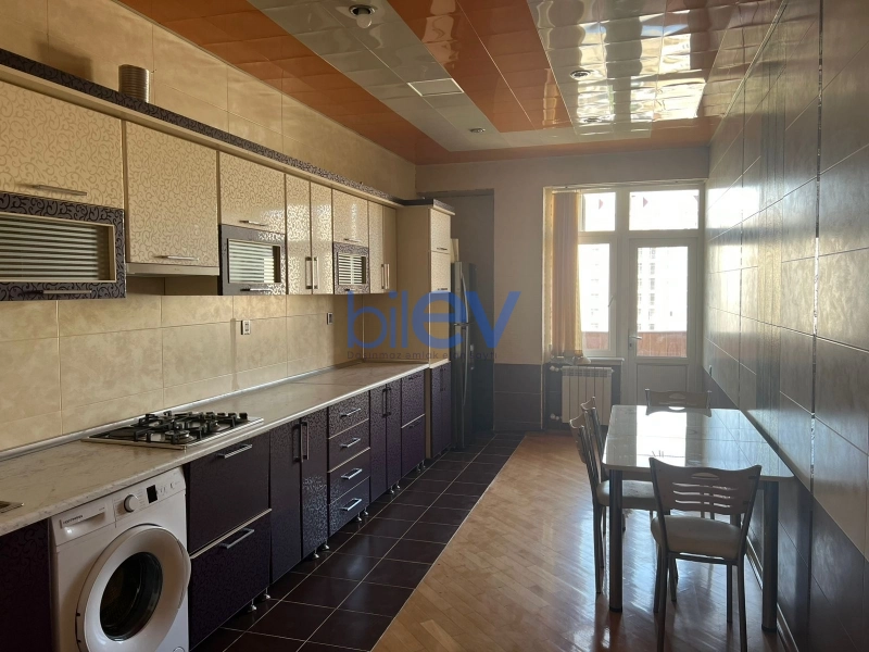 Aylıq Kirayə 3 otaqlı Köhnə Tikili bina evi  164m², Bakı