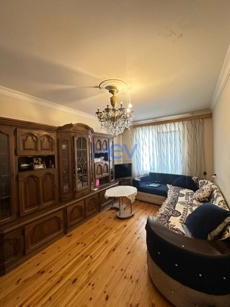 Aylıq Kirayə 3 otaqlı Köhnə Tikili bina evi  85m², Bakı