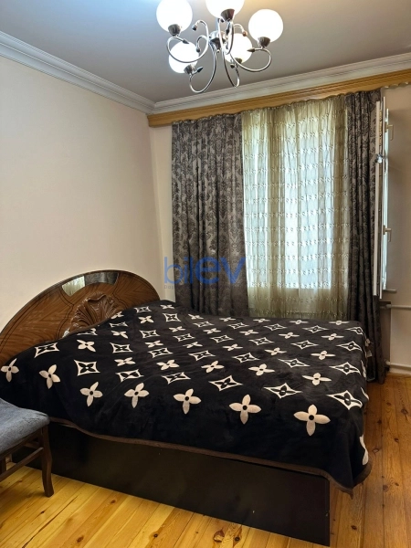 Aylıq Kirayə 3 otaqlı Köhnə Tikili bina evi  85m², Bakı