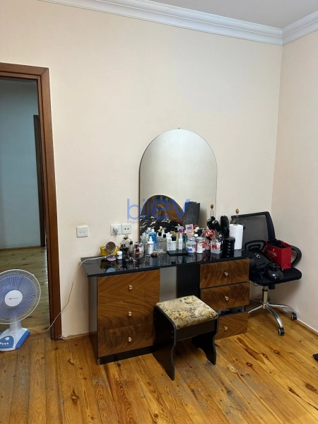 Aylıq Kirayə 3 otaqlı Köhnə Tikili bina evi  85m², Bakı