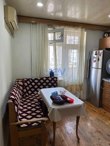 Aylıq Kirayə 3 otaqlı Köhnə Tikili bina evi  85m², Bakı