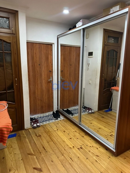 Aylıq Kirayə 3 otaqlı Köhnə Tikili bina evi  85m², Bakı