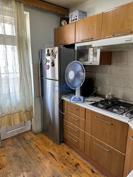 Aylıq Kirayə 3 otaqlı Köhnə Tikili bina evi  85m², Bakı