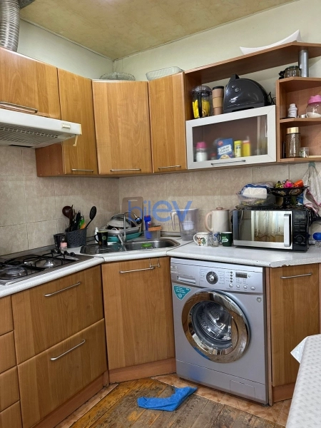 Aylıq Kirayə 3 otaqlı Köhnə Tikili bina evi  85m², Bakı