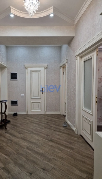 Aylıq Kirayə 3 otaqlı Yeni Tikili bina evi  128m², Bakı