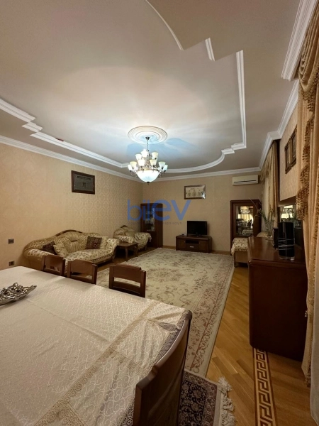 Aylıq Kirayə 8 otaqlı Həyət evi  305m², Bakı