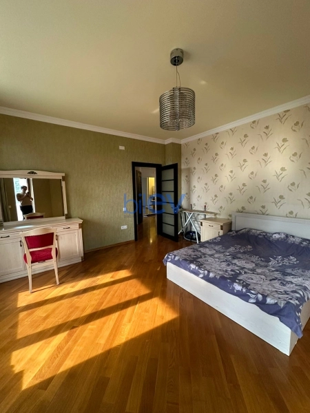 Aylıq Kirayə 3 otaqlı Yeni Tikili bina evi  110m², Bakı