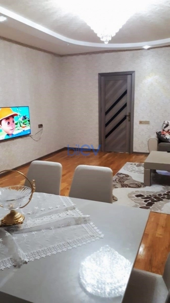 Aylıq Kirayə 3 otaqlı Yeni Tikili bina evi  133m², Bakı