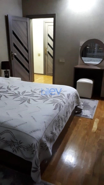 Aylıq Kirayə 3 otaqlı Yeni Tikili bina evi  133m², Bakı