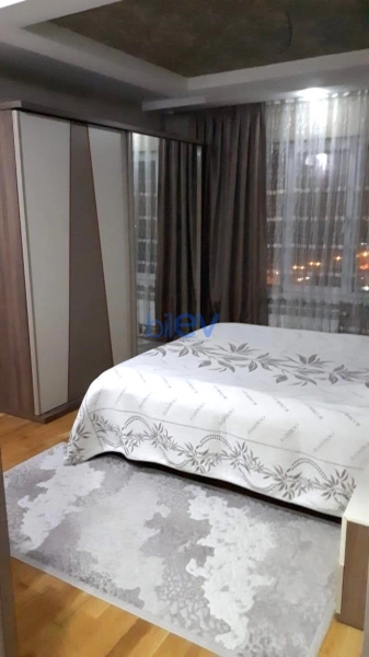 Aylıq Kirayə 3 otaqlı Yeni Tikili bina evi  133m², Bakı