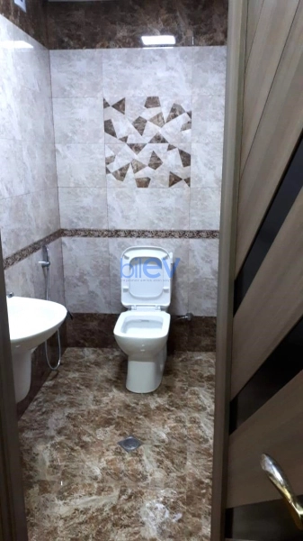 Aylıq Kirayə 3 otaqlı Yeni Tikili bina evi  133m², Bakı