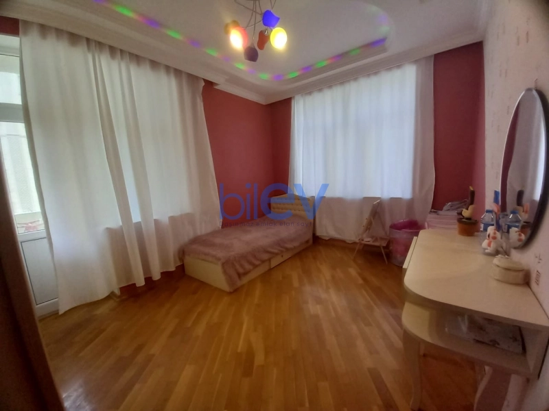 Aylıq Kirayə 3 otaqlı Yeni Tikili bina evi  125m², Bakı