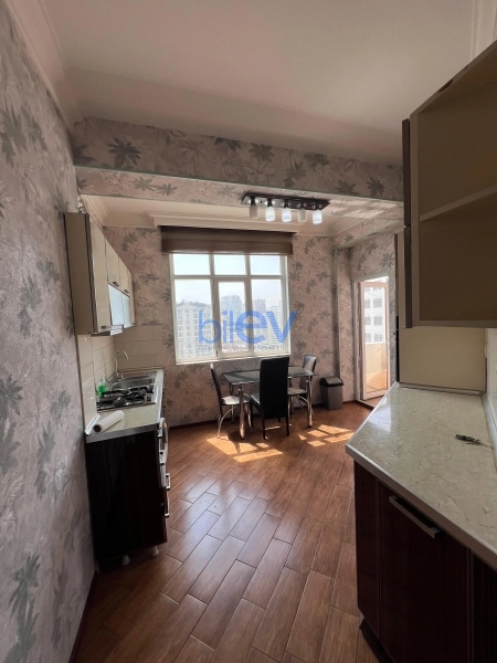 Aylıq Kirayə 3 otaqlı Yeni Tikili bina evi  110m², Bakı