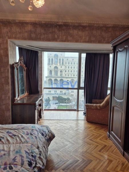 Aylıq Kirayə 2 otaqlı Yeni Tikili bina evi  90m², Bakı