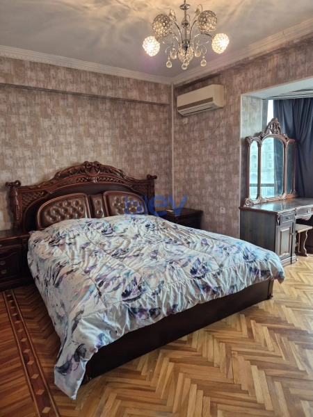 Aylıq Kirayə 2 otaqlı Yeni Tikili bina evi  90m², Bakı