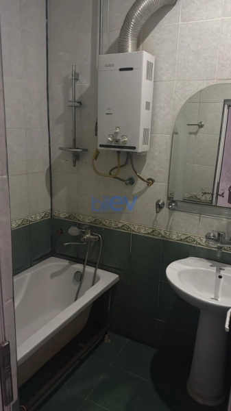 Aylıq Kirayə 3 otaqlı Köhnə Tikili bina evi  90m², Bakı