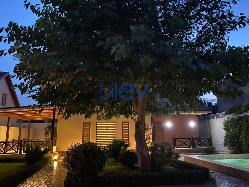 Günlük Kirayə 5 otaqlı Bağ evi  280m², Bakı