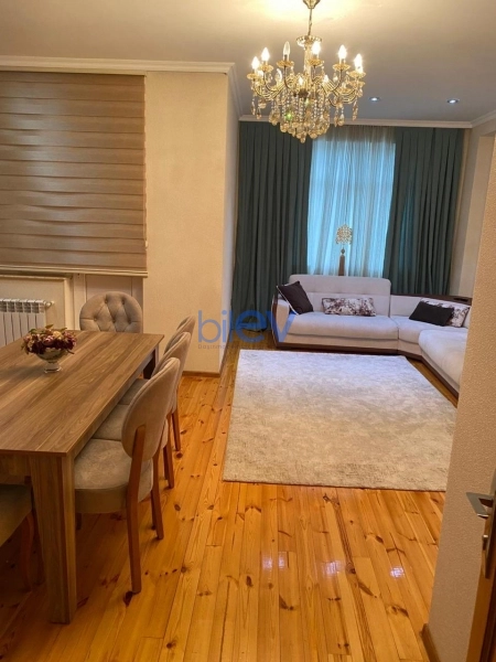 Aylıq Kirayə 3 otaqlı Yeni Tikili bina evi  110m², Bakı