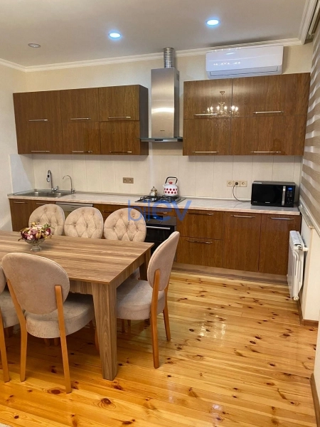 Aylıq Kirayə 3 otaqlı Yeni Tikili bina evi  110m², Bakı