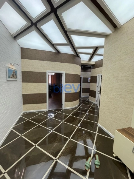 Aylıq Kirayə 3 otaqlı Yeni Tikili bina evi  130m², Bakı