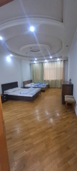 Aylıq Kirayə 3 otaqlı Yeni Tikili bina evi  160m², Bakı