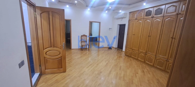 Aylıq Kirayə 3 otaqlı Yeni Tikili bina evi  160m², Bakı