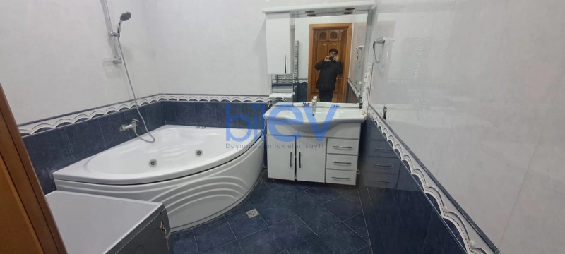 Aylıq Kirayə 3 otaqlı Yeni Tikili bina evi  160m², Bakı