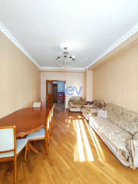 Aylıq Kirayə 3 otaqlı Yeni Tikili bina evi  100m², Bakı