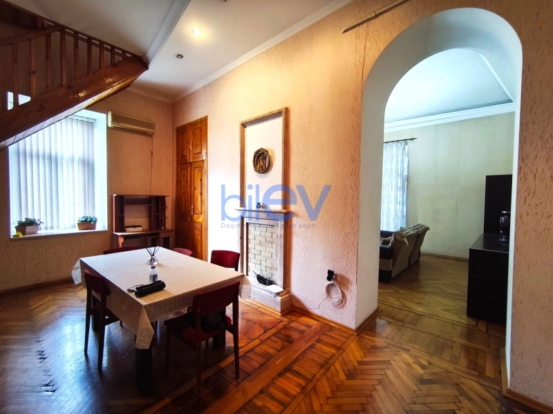 Aylıq Kirayə 4 otaqlı Köhnə Tikili bina evi  120m², Bakı