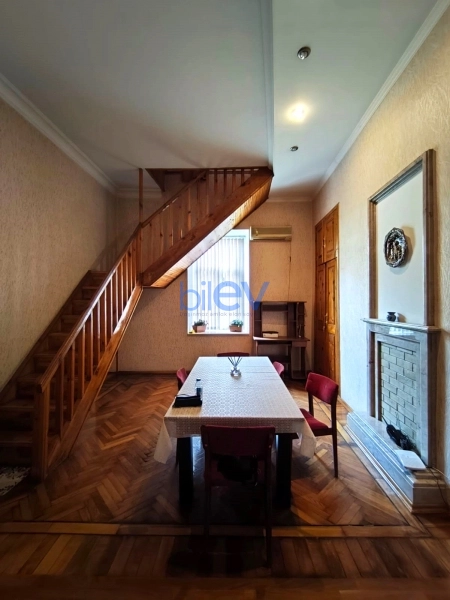 Aylıq Kirayə 4 otaqlı Köhnə Tikili bina evi  120m², Bakı