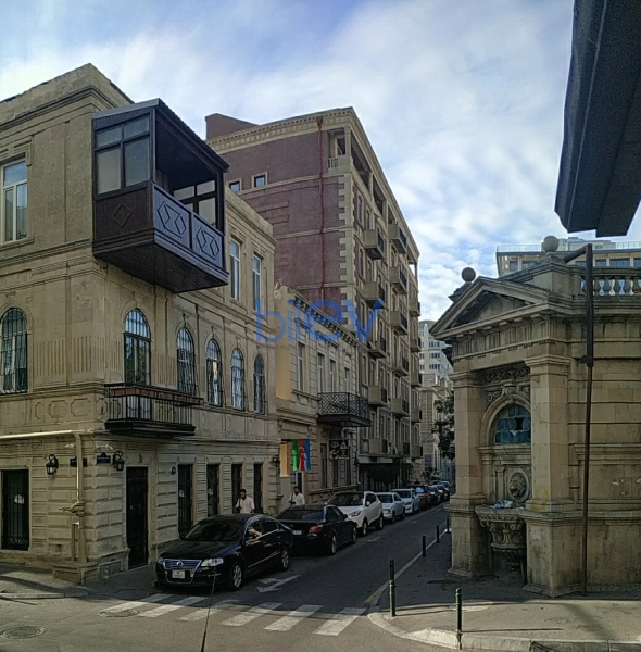 Satış 3 otaqlı Köhnə Tikili bina evi  75m², Bakı